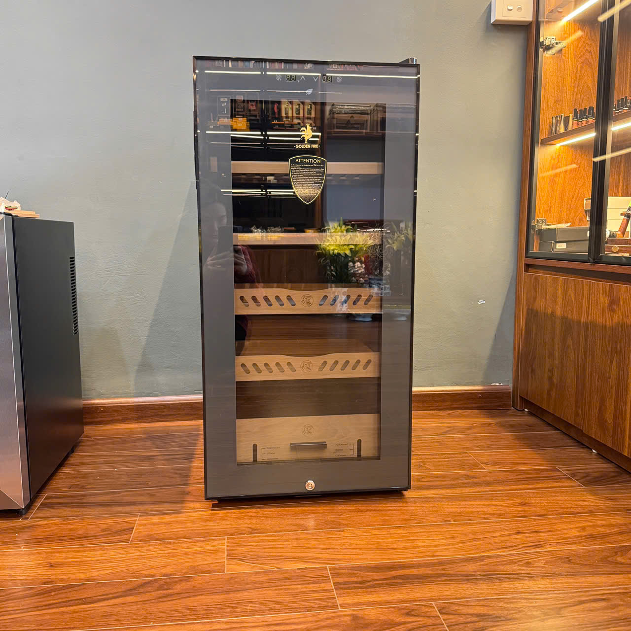 TỦ ĐIỆN XÌ GÀ GOLĐEN FIRE 300-400 ĐIẾU 665