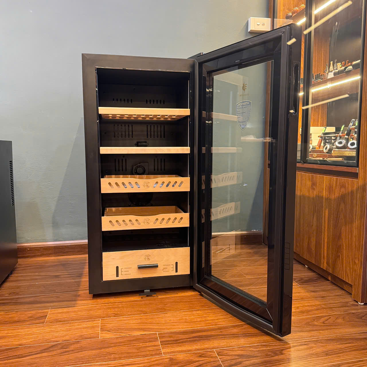 TỦ ĐIỆN XÌ GÀ GOLĐEN FIRE 300-400 ĐIẾU 674